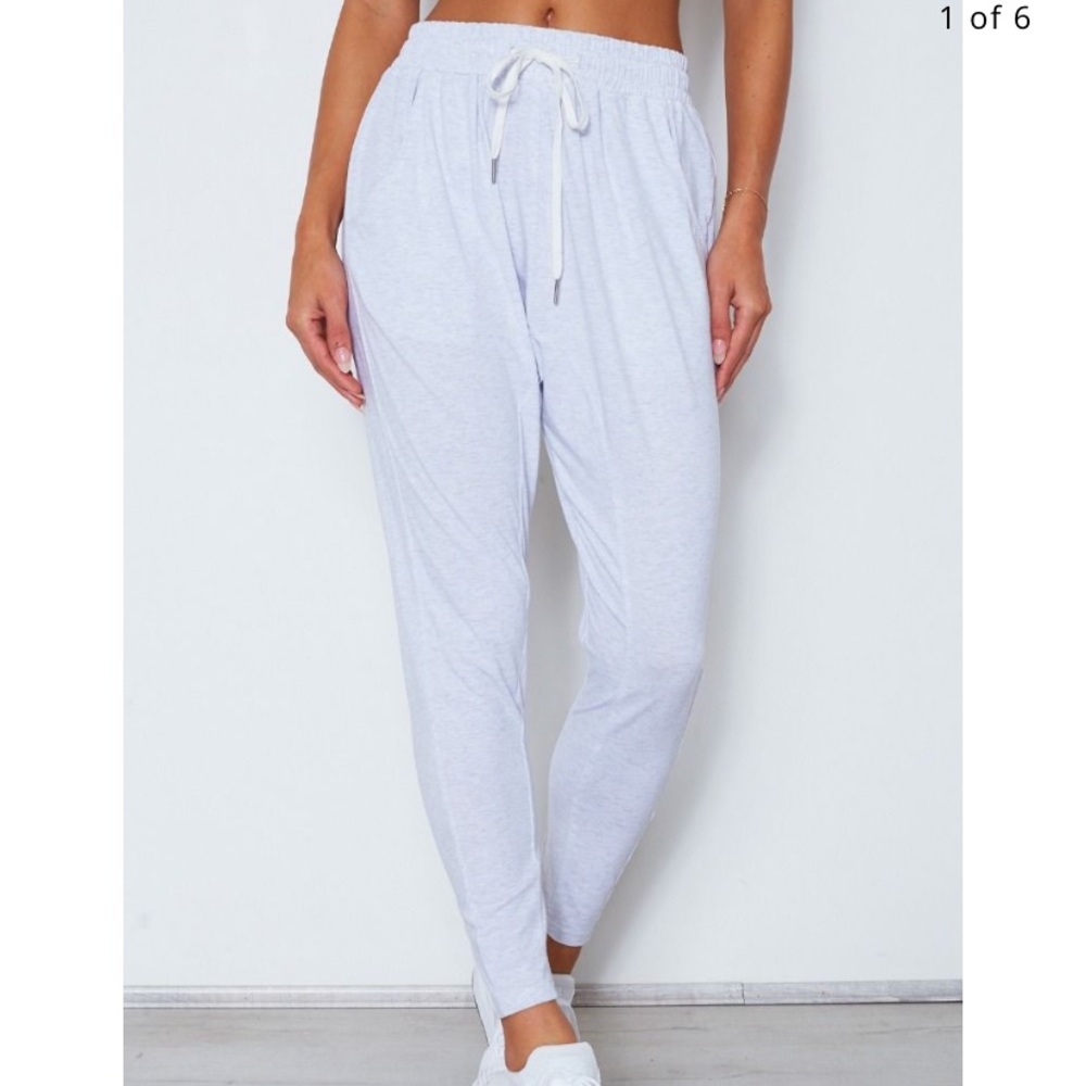 Sarah’s day drop it like it’s crotch pants